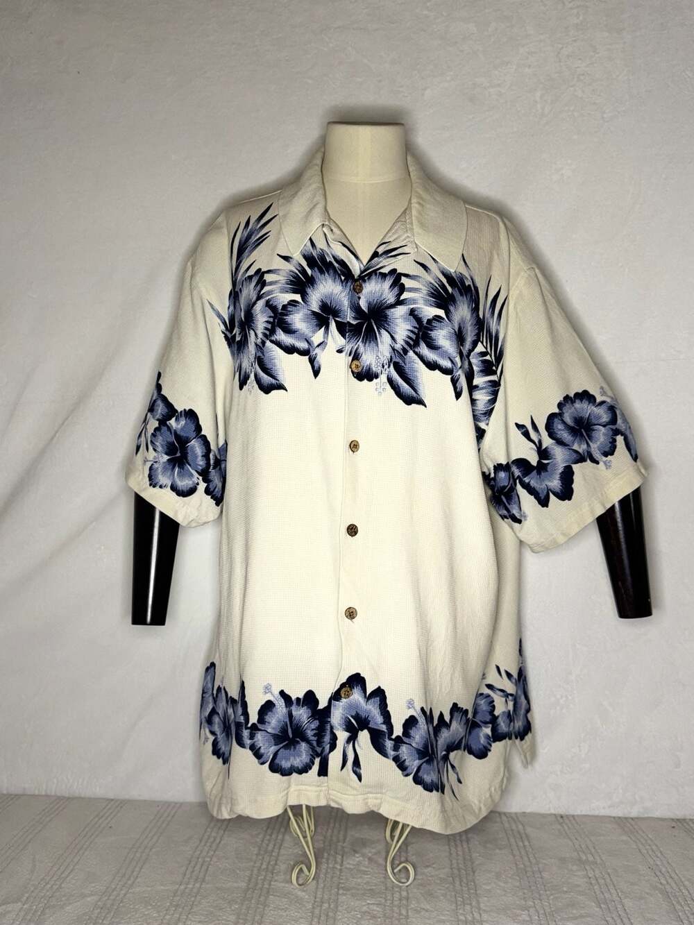 Tommy Bahama Relax 100% Silk Blue Hibiscus Hawaiian Shirt